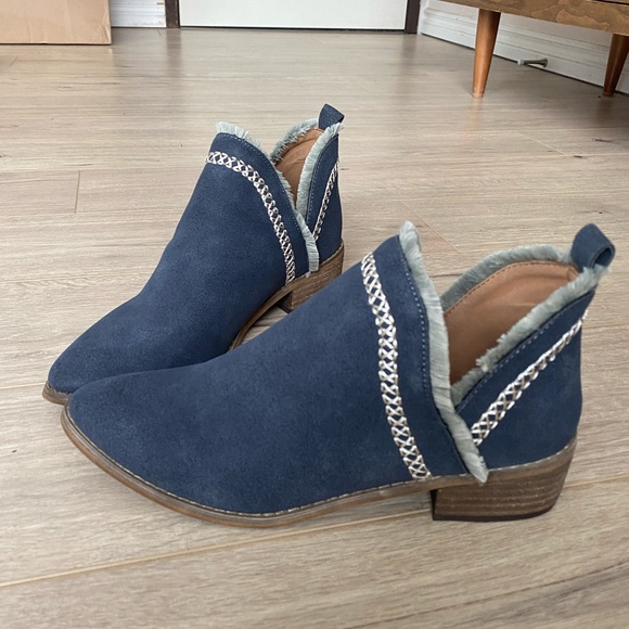 Blue booties with detailed trim - Picture 2 of 5